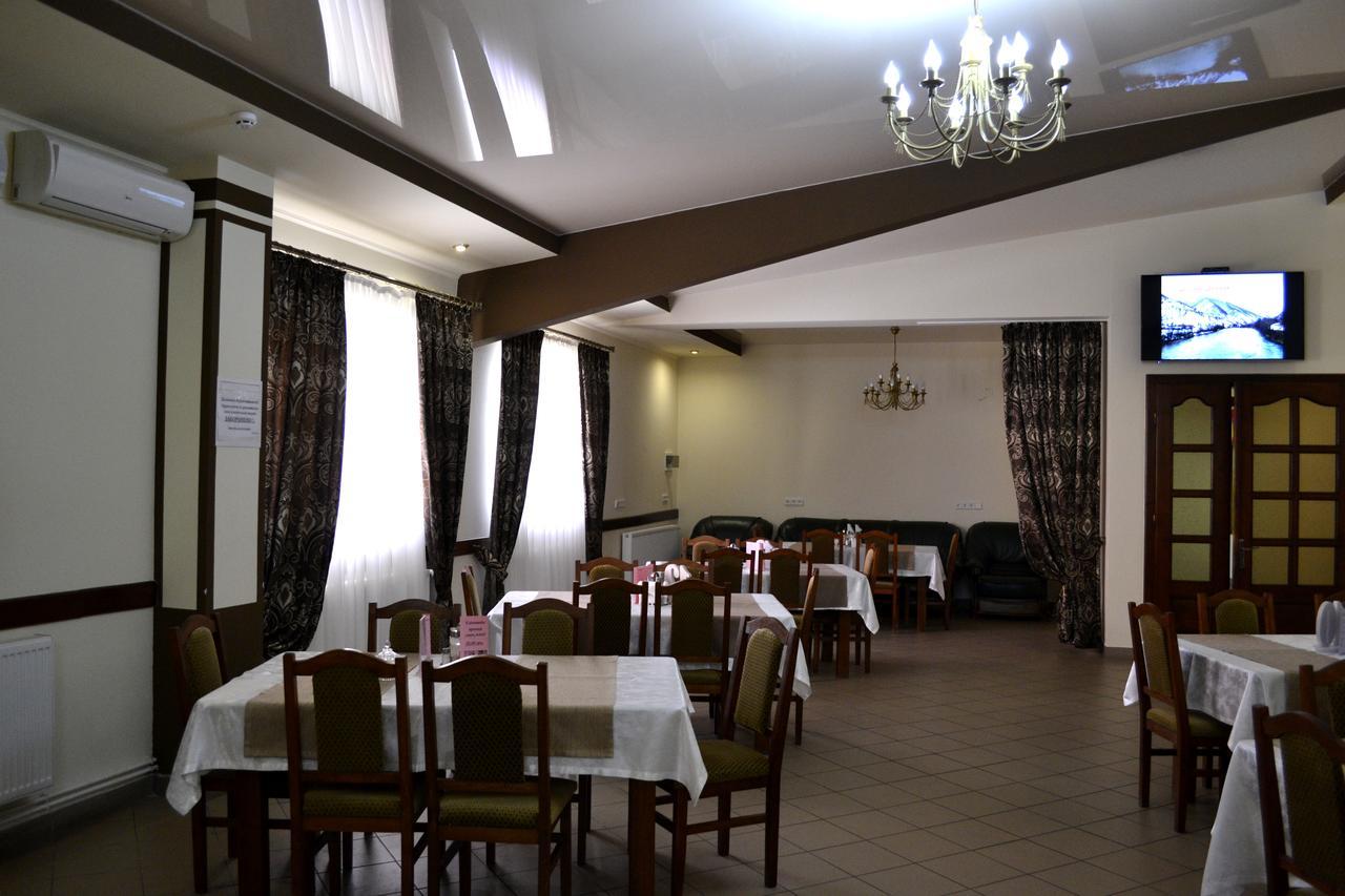 Trembita Hotel Huszt Kültér fotó