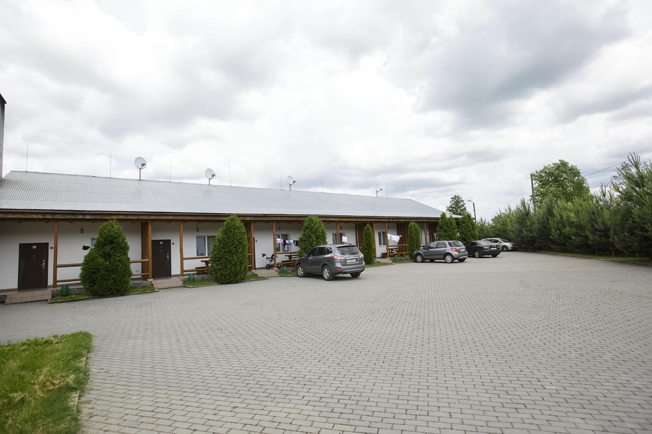 Trembita Hotel Huszt Kültér fotó