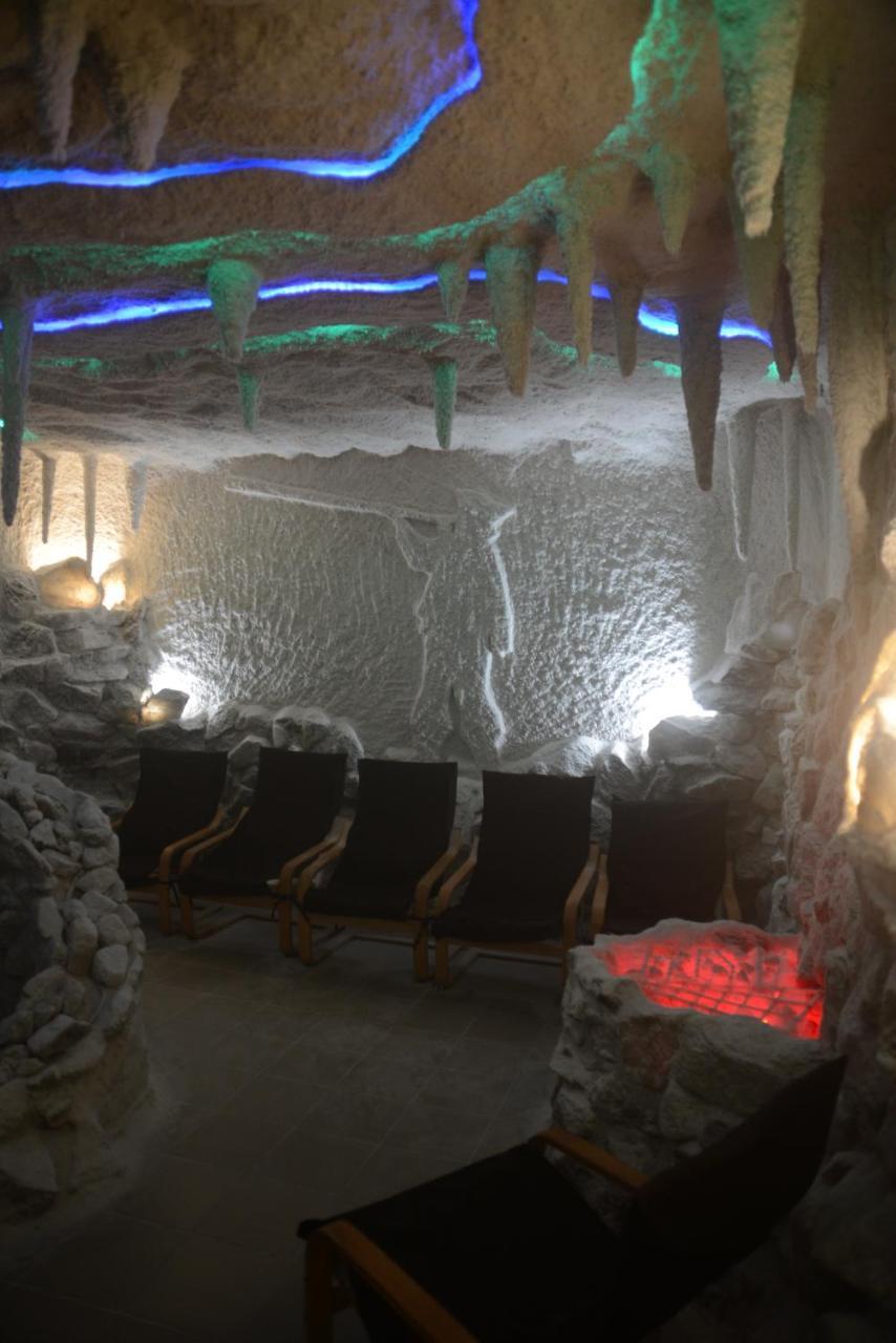 Trembita Hotel Huszt Kültér fotó